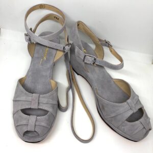 Pleated gray straps